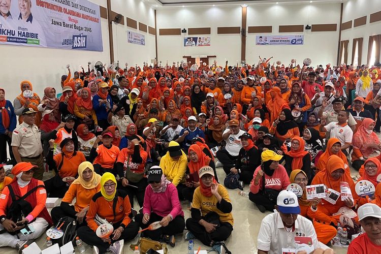 Calon Gubernur (Cagub) Jawa Barat (Jabar) nomor urut 3, Ahmad Syaikhu dalam acara Silaturahmi dan Dukungan Instruktur Olahraga Masyarakat di Kota Depok, yang berlangsung di Gedung Graha Gemilang, Sabtu (12/11/2024).