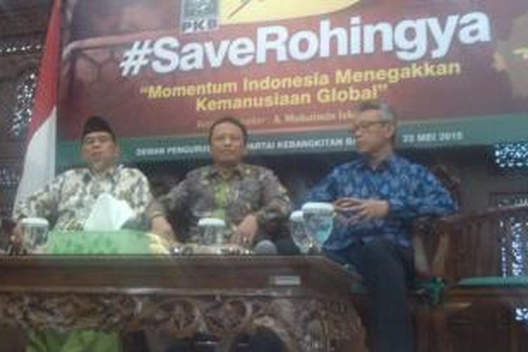 Perwakilan Kementerian Luar Negeri dan perwakilan DPP Partai Kebangkitan Bangsa melakukan diskusi #SaveRohingya di DPP PKB, Jakarta, Jumat (22/5/2015).