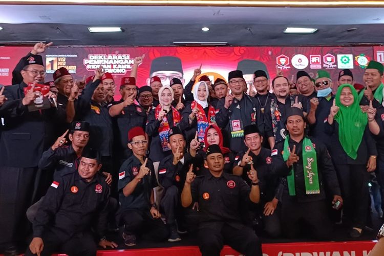 Kebangkitan Jawara dan Pengacara (Bang Japar) mendeklarasikan dukungan kepada pasangan calon (paslon) gubernur dan wakil gubernur Jakarta nomor urut 1 Ridwan Kamil dan Suswono (Rido) di Gedung Nyi Ageng Serang, Jakarta, Sabtu (26/10/2024).