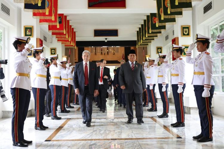 Menteri Pertahanan RI Prabowo Subianto menerima kunjungan kehormatan Menteri Luar Negeri Selandia Baru Winston Peters di kantor Kemenhan, Jakarta Pusat, pada Kamis (14/3/2024).