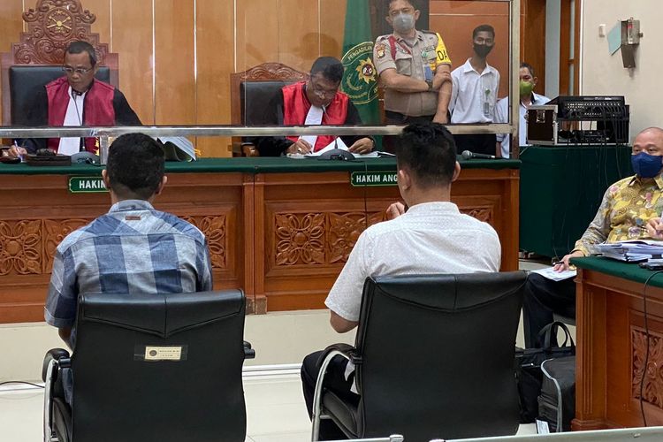 Persidangan mantan Kapolda Sumatera Barat, Irjen Teddy Minahasa di PN Jakarta Barat, Senin (20/2/2023). Dua saksi yakni Aiptu Janto Situmorang dan Muhamad Nasir dihadirkan dalam sidang tersebut. 
