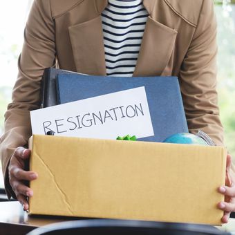 Ilustrasi resign atau mengundurkan diri dari pekerjaan.