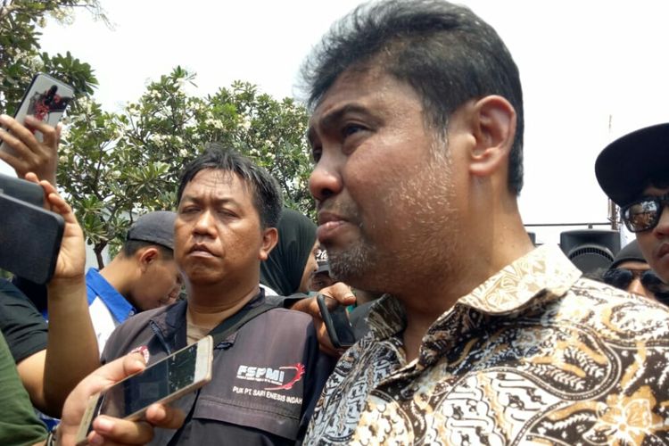Presiden Konfederasi Serikat Pekerja Indonesia (KSPI), Said Iqbal usai menggelar aksi unjuk rasa di jalan Gatot Subroto, Jakarta Pusat, Rabu (2/10/2019)