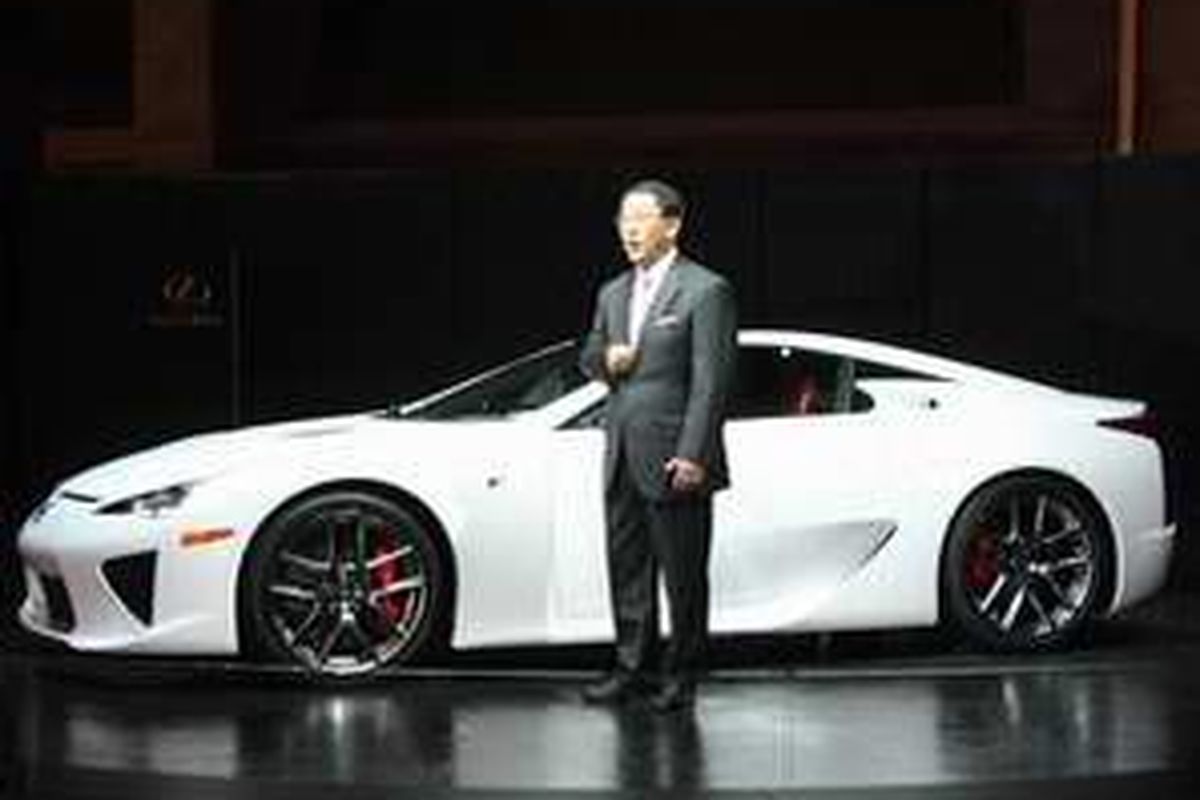 Presiden dan CEO Toyota, Akio Toyoda saat menyampaikan perihal dibikinnya Lexus LFA