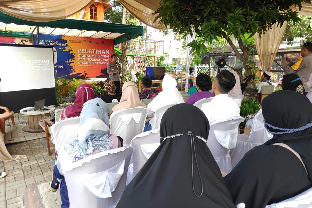 Polsek Neglasari bersama Kampung Pendora Karanganyar, Kecamatan Neglasari mengumpulkan 100 UMKM Neglasari dalam rangka Pelatihan Digital Marketing, Kamis (15/9/2022).