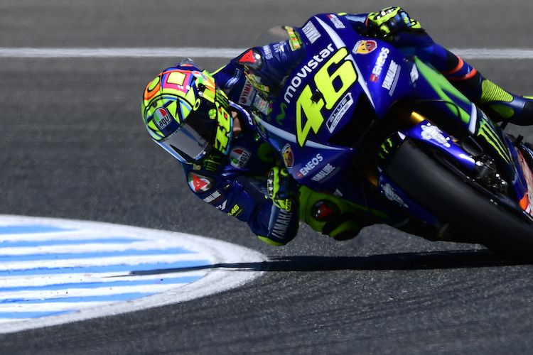 Pebalap Movistar Yamaha MotoGP asal Italia, Valentino Rossi, memacu motornya saat menjalani sesi latihan bebas keempat GP Spanyol di Sirkuit Jerez, Sabtu (6/5/2017).