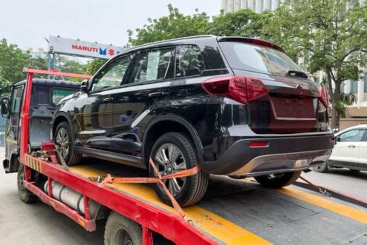 Bocoran Suzuki Vitara sedang ditowing di India.