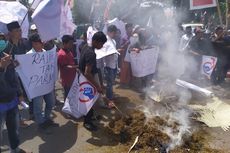 Petani Pamekasan Bakar Tembakau karena Harga Anjlok