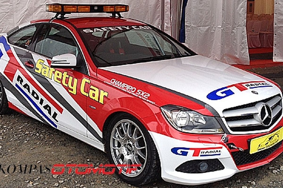 Safety Car balap GT Radial