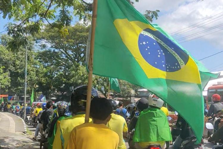 Brasil Menang 3-0, Bayi 3 Bulan Ikut Konvoi Bersama Ribuan Fans di Ambon
