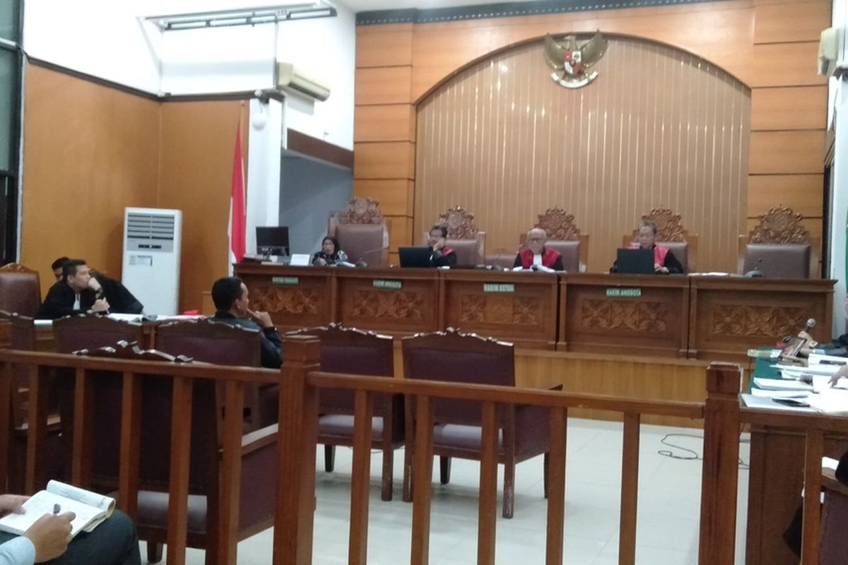 sidang kasus pencurian dan kekerasan dengan terdakwa Ari Darmawan di Pengadilan Negeri Jakarta Selatan, Selasa (18/2/2020).