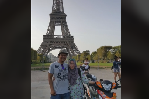 Foto Viral Pasutri Naik Motor hingga Menara Eiffel, Begini Ceritanya