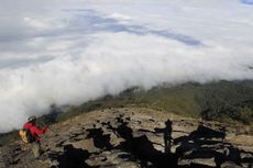 Gunung Agung di Mata Pendaki Indonesia