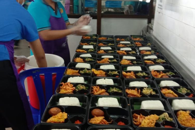 Makanan yang diberikan kepada pasien Covid-19 di RSUP Sanglah Denpasar. Nutrisi dan gizi dalam makanan itu telah dihitung oleh tim ahli.