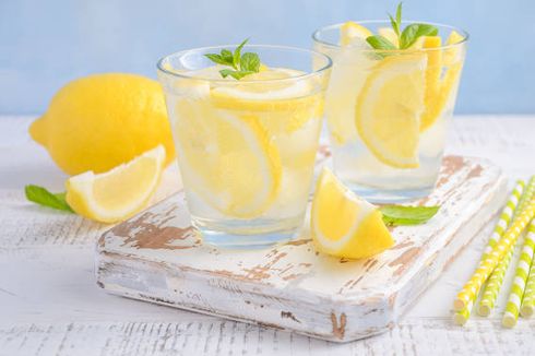 Sederet Manfaat dan Efek Samping Minum Air Lemon Rutin Setiap Pagi
