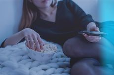 Sadari, 3 Dampak Negatif dari Kebiasaan Binge Watching