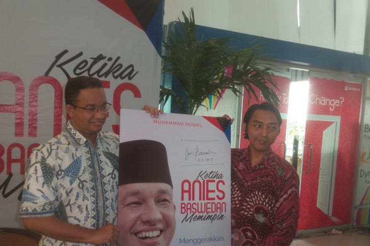 Calon gubernur DKI Jakarta nomor pemilihan tiga Anies Baswedan saat menghadiri acara peluncuran biografinya yang diberi judul 