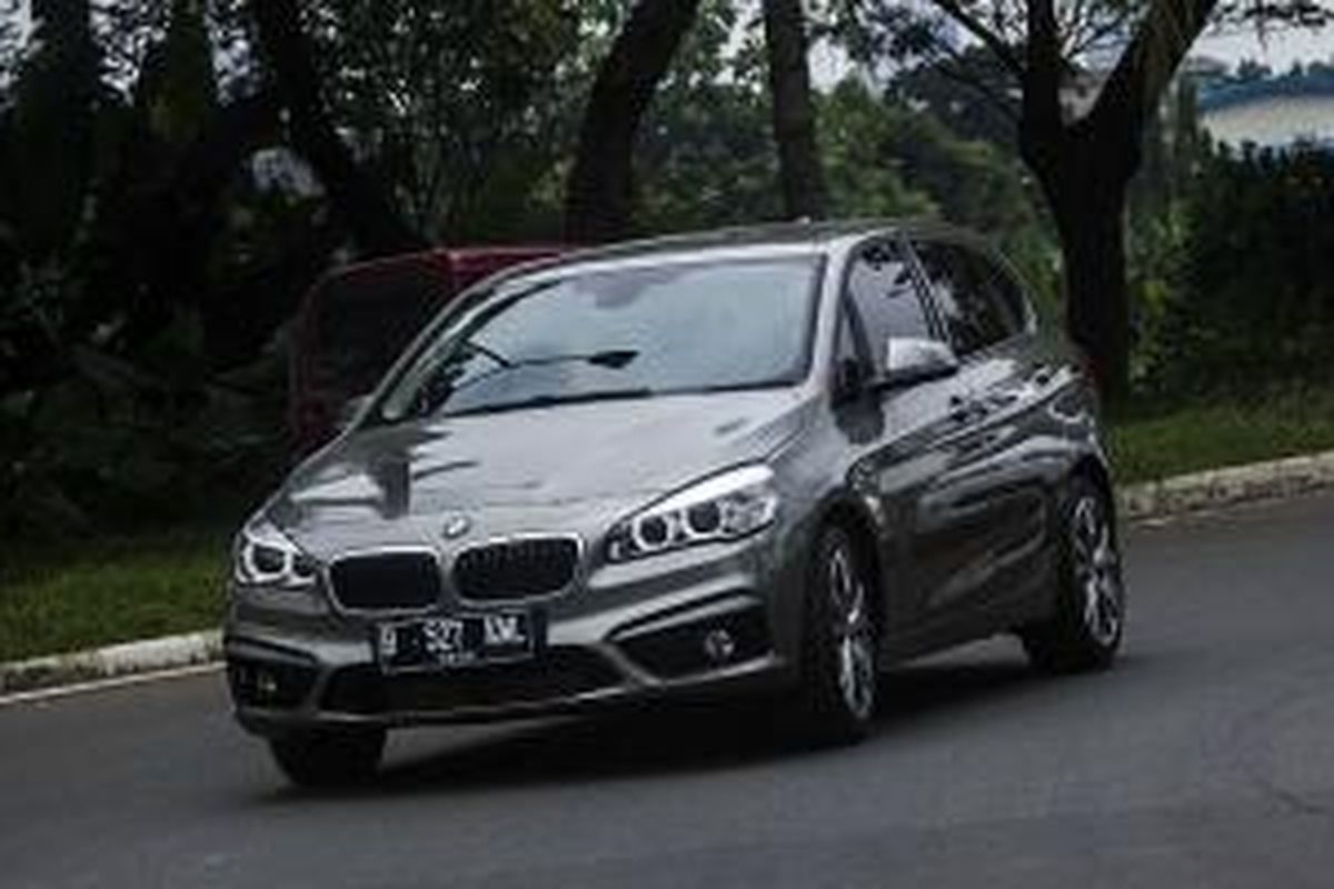 Penampakan model terbaru BMW yang tertangkap kamera Kompas.com