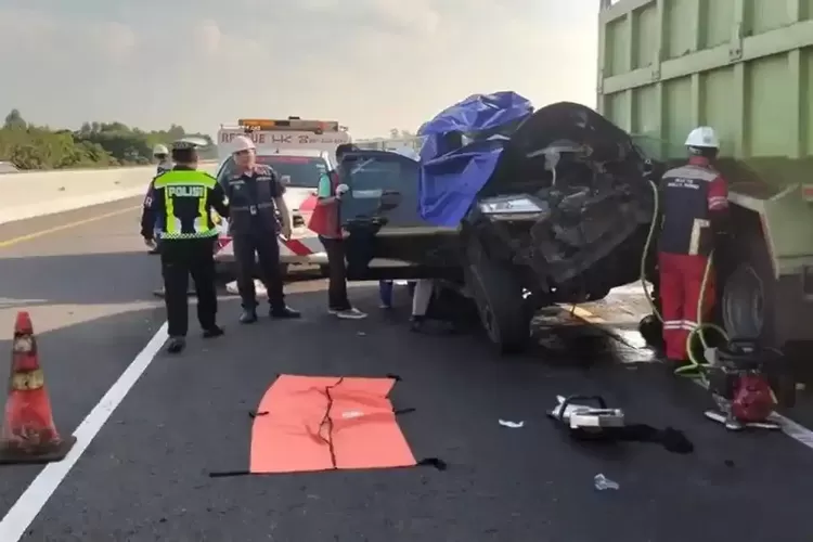 Pajero Tabrak Dump Truck di Tol Palembang-Prabumulih, 3 Orang Tewas