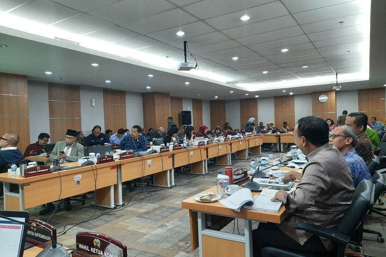 suasana rapat Komisi E DPRD DKI Jakarta bersama eksekutif, di lantai 1, Gedung DPRD DKI, Jalan Kebon Sirih, Kamis (5/12/2019)