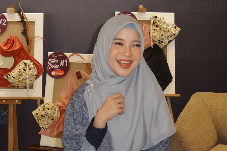 Aktris Chacha Frederica dalam acara jumpa pers bersama Elzatta Hijab di kawasan Kebayoran Baru, Jakarta Selatan, Senin (28/10/2019).