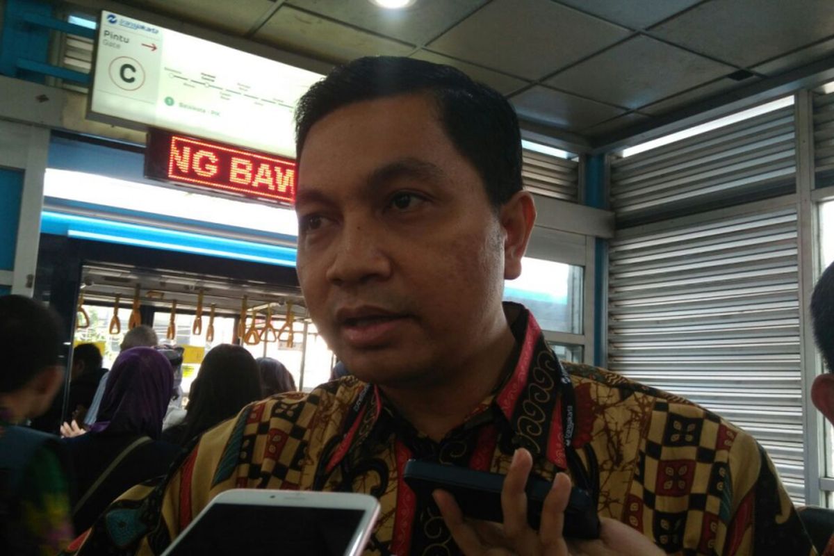 Direktur Operasional PT Transjakarta Daud Joseph di Halte Harmoni, Jakarta Pusat, Kamis (14/9/2017).