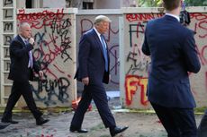 Demo George Floyd, Trump Bantah Diungsikan ke Bunker