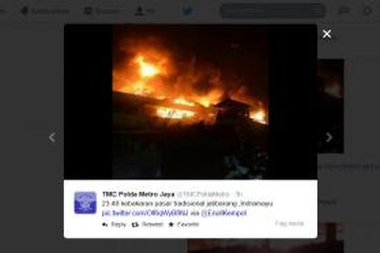 Berdasarkan informasi dari akun @TMCPoldaMetro, kebakaran melanda Pasar Jatibarang, Indramayu, Jawa Barat, pada Kamis (28/8/2014) menjelang tengah malam.