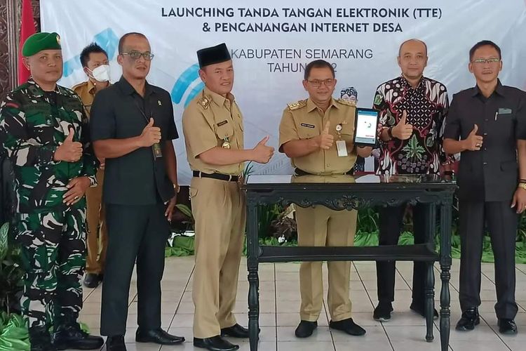 Bupati Semarang Ngesti Nugraha meresmikan penggunaan tanda tangan elektronik