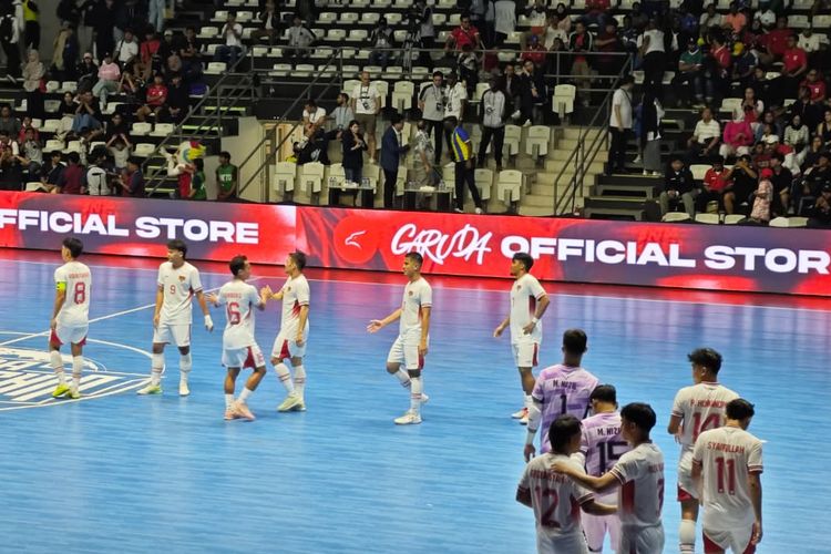 Timnas Futsal Indonesia bersua Tanzania pada laga pertamanya di turnamen Futsal Four Nations Cup 2025. Duel Timnas Futsal Indonesia vs Tanzania digelar di GBK Basket Hall, Senayan, Jakarta, Kamis (18/9/2025).