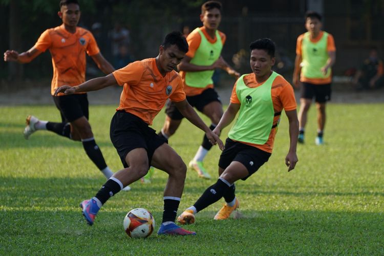 Timnas U23 Indonesia berlatih di lapangan Tam Nong, Phu Tho, Kamis (5/5/2022), untuk mempersiapkan laga melawna Vietnam di SEA Games 2021.
