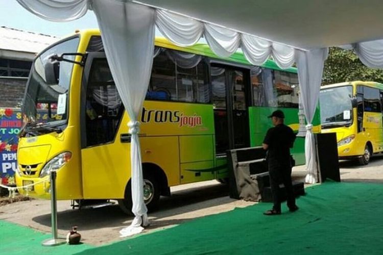 Unit bus Hino FB130 ukuran medium yang jadi armada Trans Jogja