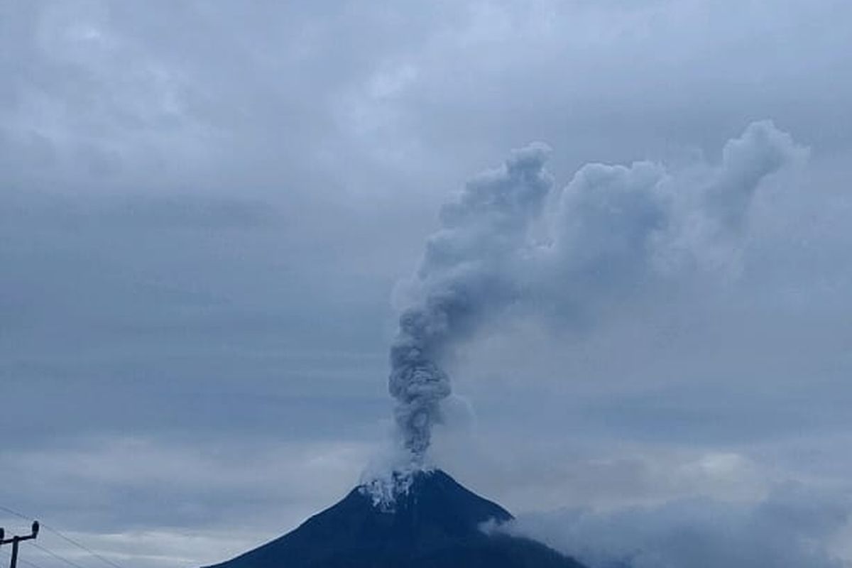 Gunung Lewotobi Kembali Meletus Kamis Pagi, Tinggi Kolom Abu 1 Km Disertai Suara Gemuruh