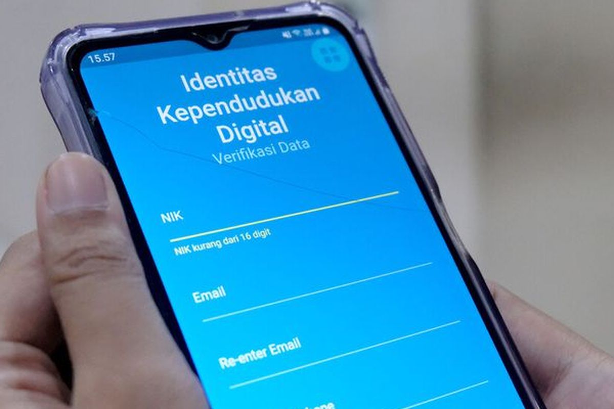Identitas Kependudukan Digital (IKD). Media sosial mengeklaim, aturan baru mengharuskan masyarakat mengaktivasi IKD sebelum urus KTP, KK, KIA, dan akta-akta.