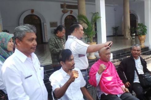 Wali Kota Tegal Ditangkap, Warga Gembira dan Cukur Rambut hingga Gundul
