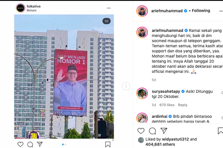 Foto pengusaha yang juga youtuber Arief Muhammad terpampang di sebuah baliho besar di pinggir jalan.