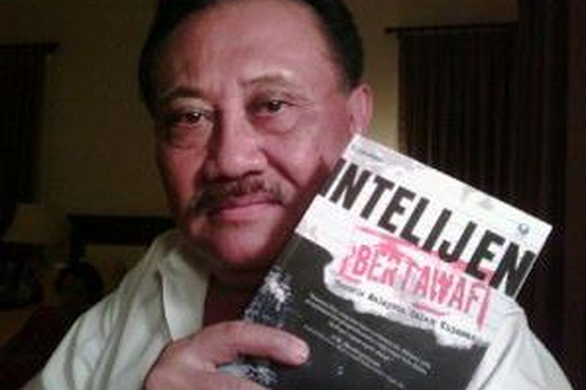 Prayitno Ramelan dan bukunya, Intelijen Bertawaf: Teroris Malaysia Dalam Kupasan.