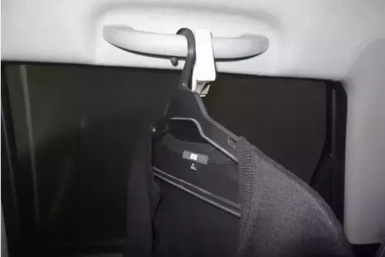 Fungsi Hand Grip pada interior mobil memiliki alasan keselamatan