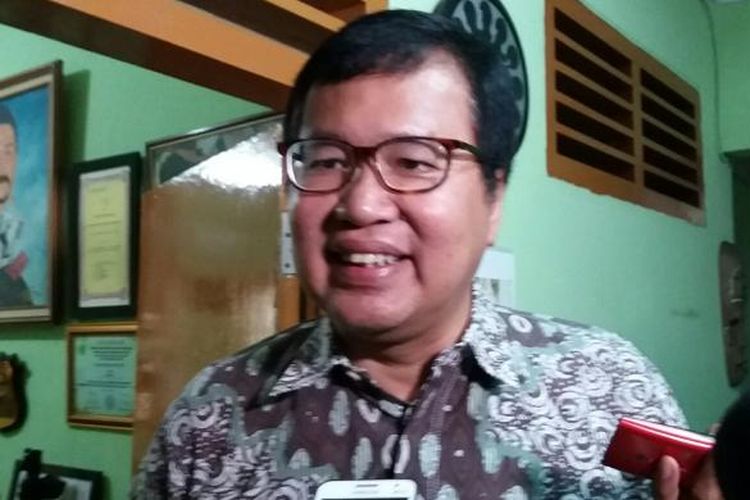 Wakil Ketua Setara Institute Bonar Tigor Naipospos di Kantor Setara, Jakarta, Senin (28/9/2015)