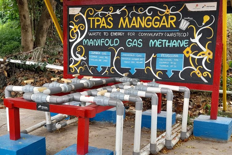 Pipa penyalur gas metana dari Tempat Pengolah Akhir Sampah (TPAS) Manggar, Balikpapan, Kalimantan Timur.