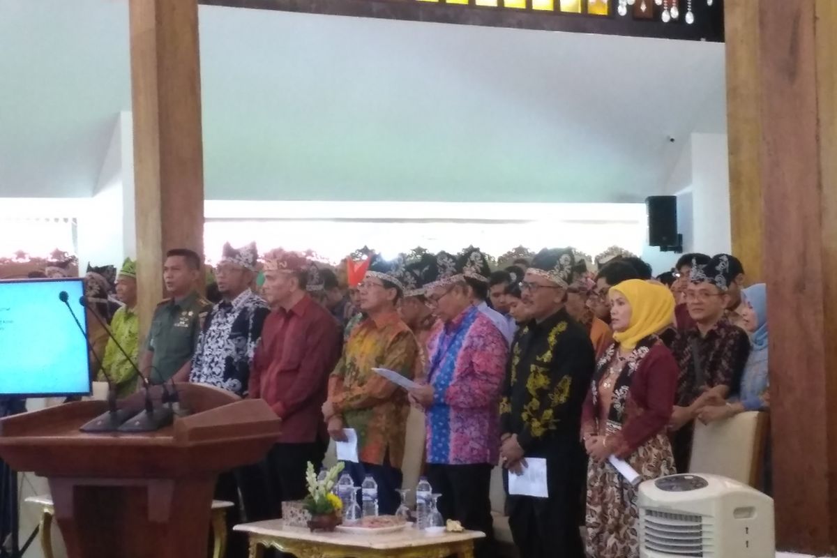 Pemerintah Kabupaten Banyuwangi mengundang para diaspora untuk bersilaturahim saat perayaan Idul Fitri 2017. Para perantau diajak untuk berperan membangun kampung halamannya.