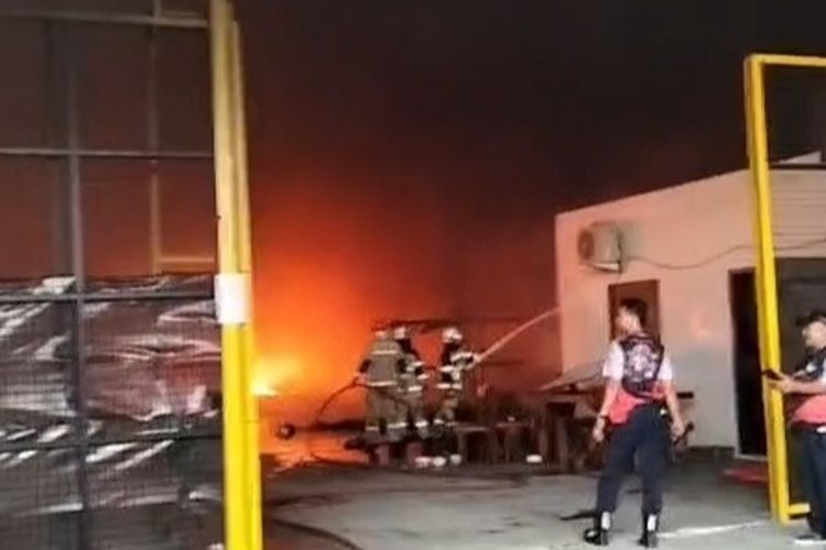 Kebakaran Gudang Paket di Tangerang, Kerugian Ditaksir Capai Rp 10 Miliar