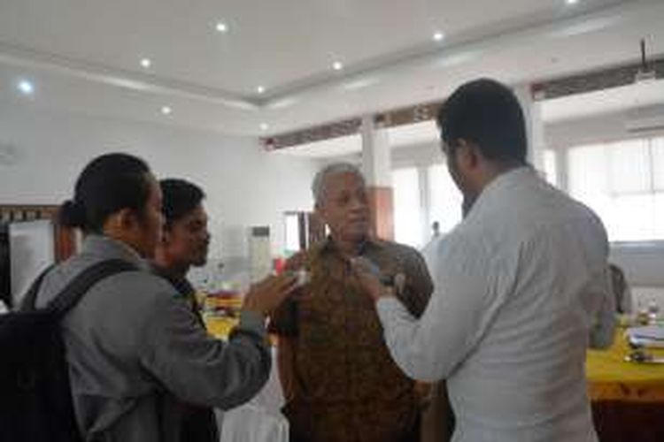 Komisioner Kompolnas Irjen (Purn) Bekto Suprapto saat diwawancarai wartawan di Markas Polda Papua, Selasa (11/10/2016)