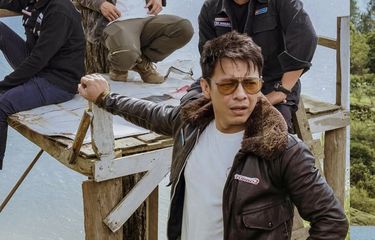 Penyanyi Ariel Noah tampil modis dan trendy di berbagai kesempatan.