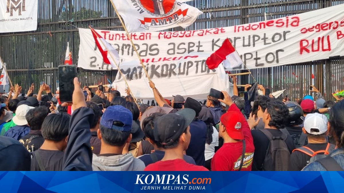 August 27 Protests at DPR and Presidential Palace Beyond Asset Forfeiture Bill