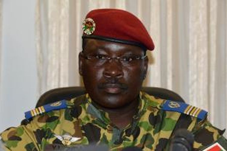 Letnan Kolonel Yacouba Isaac Zida, kepala pemerintah transisi Burkina Faso.