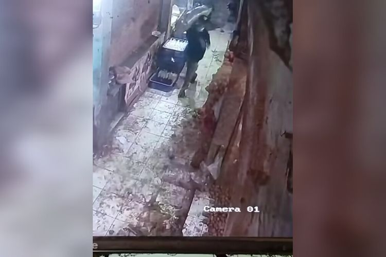 Viral Rekaman CCTV, Pria Diduga Berulang Kali Curi Dagangan Pedagang Pasar Jagasatru Cirebon