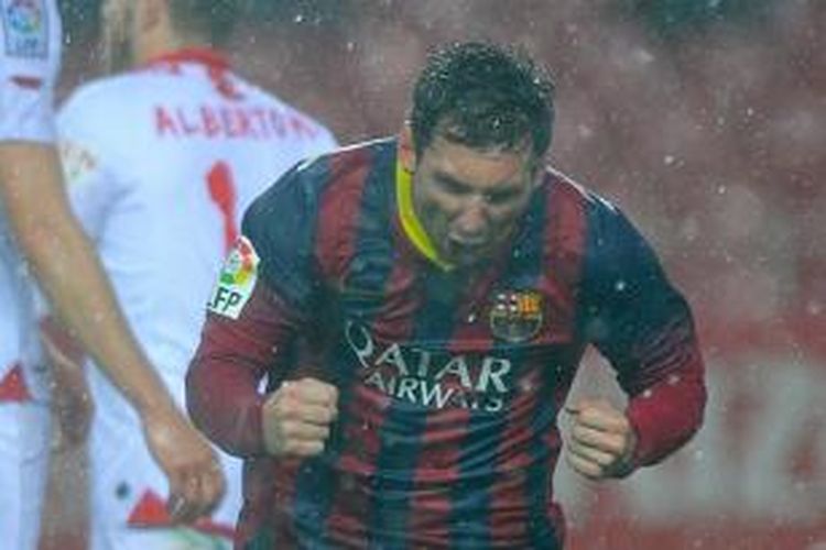 Bintang Barcelona, Lionel Messi, terlihat begitu emosional saat merayakan golnya dalam pertandingan lanjutan Liga BBVA melawan Sevilla, Minggu (9/2/2014).