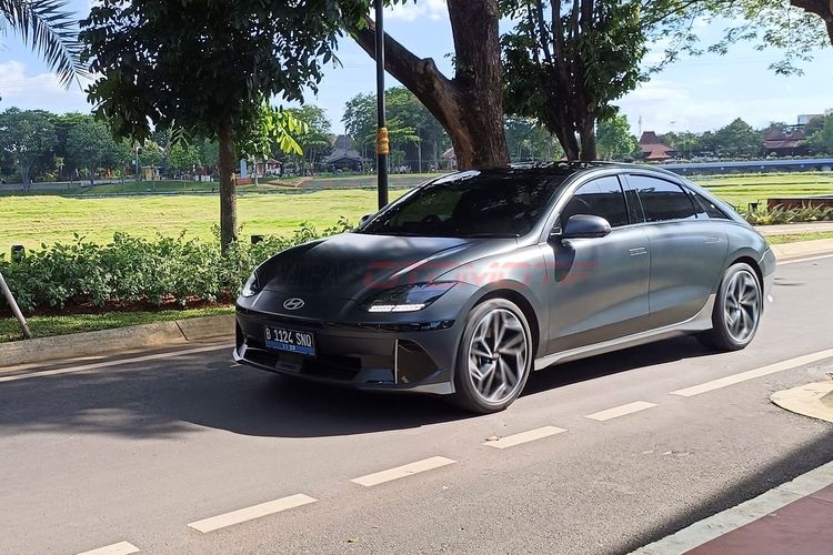 Mobil Listrik Hyundai Ioniq 6 di Berkeliling di TMII