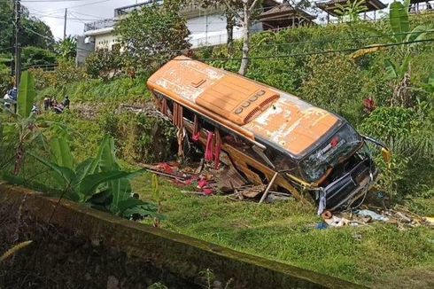 Sopir dan Kernet Bus yang Tabrak 12 Kendaraan di Tabanan Bali Diperiksa oleh Polisi